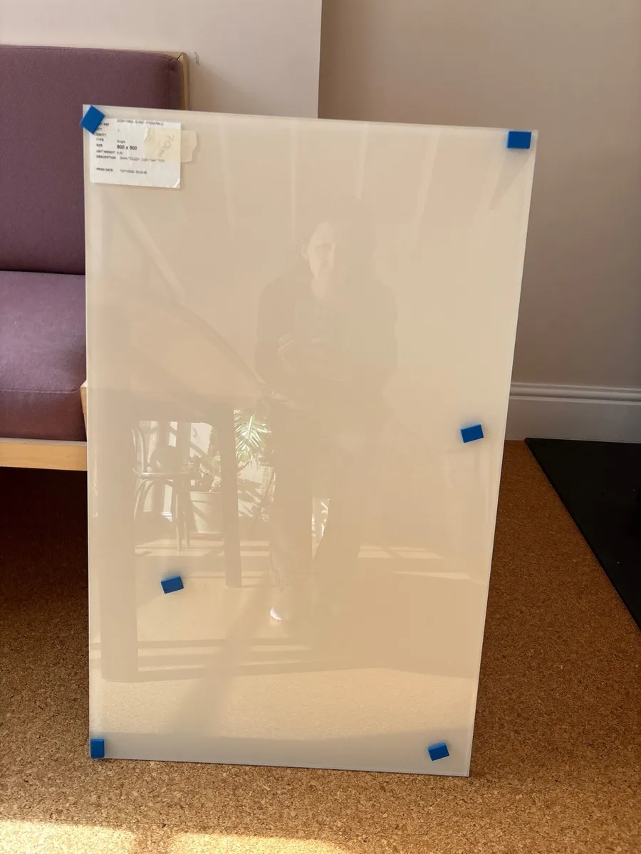 Glass splash back - Image 1