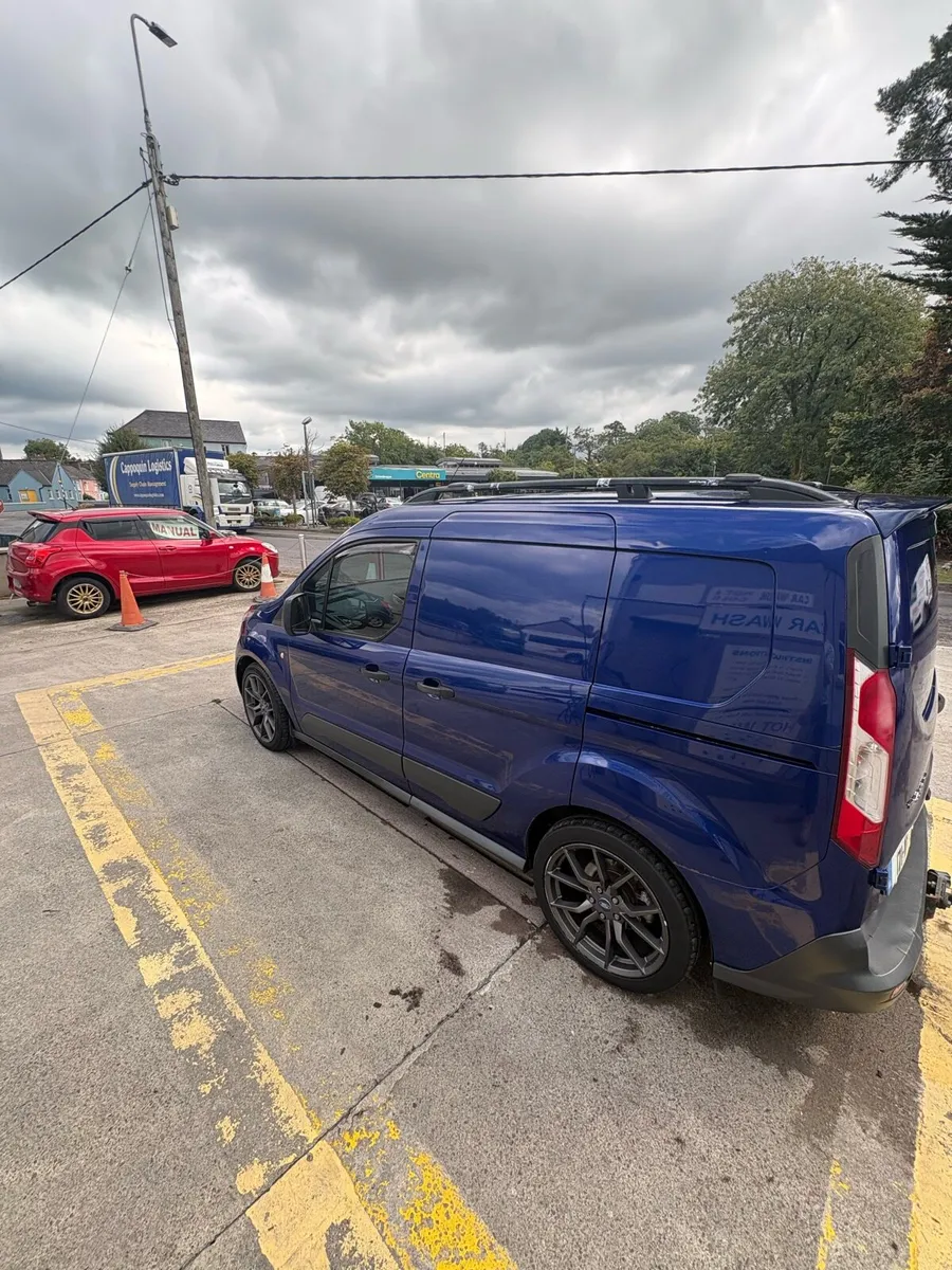 Ford Transit Connect 2017 - Image 2