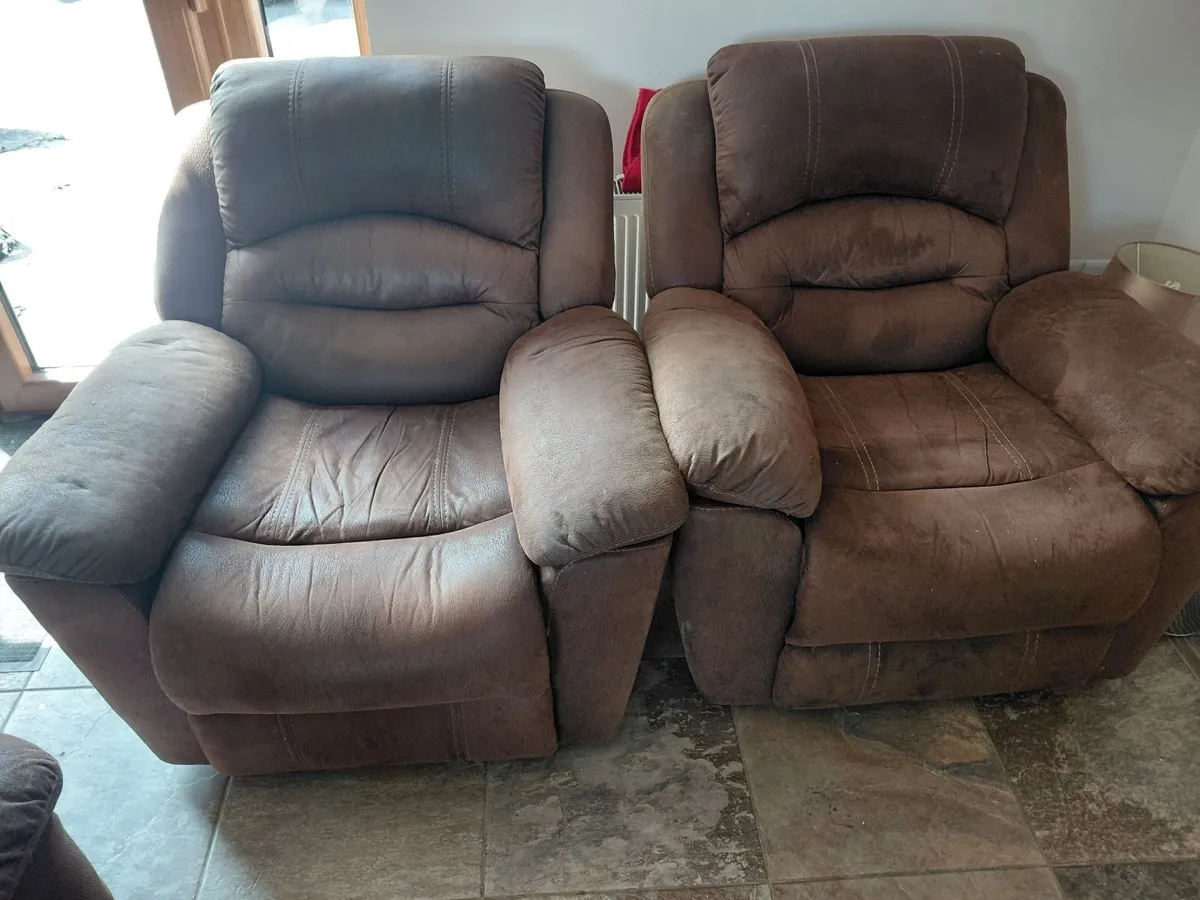 3 seater and 2 singles - Image 1