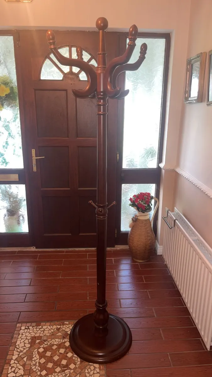Kitchen chairs, coffee table & coat stand - Image 2