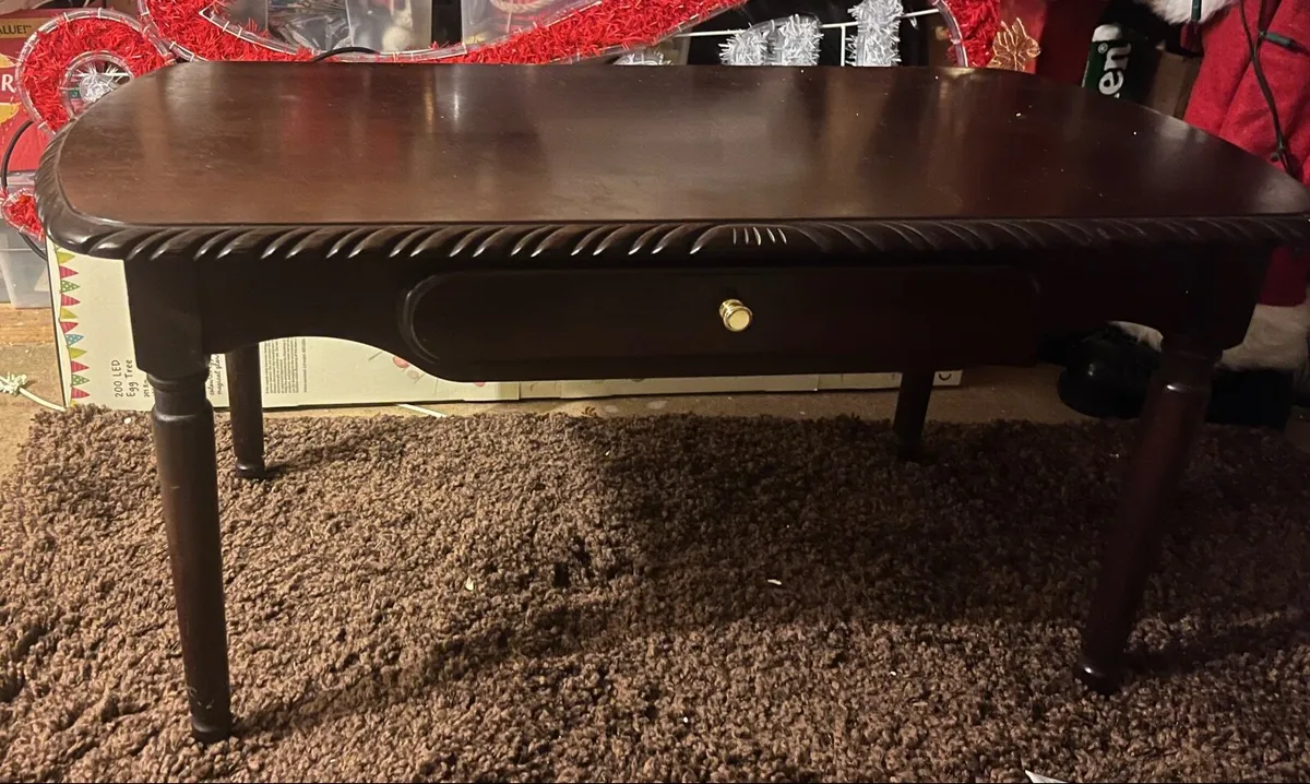 Kitchen chairs, coffee table & coat stand - Image 3
