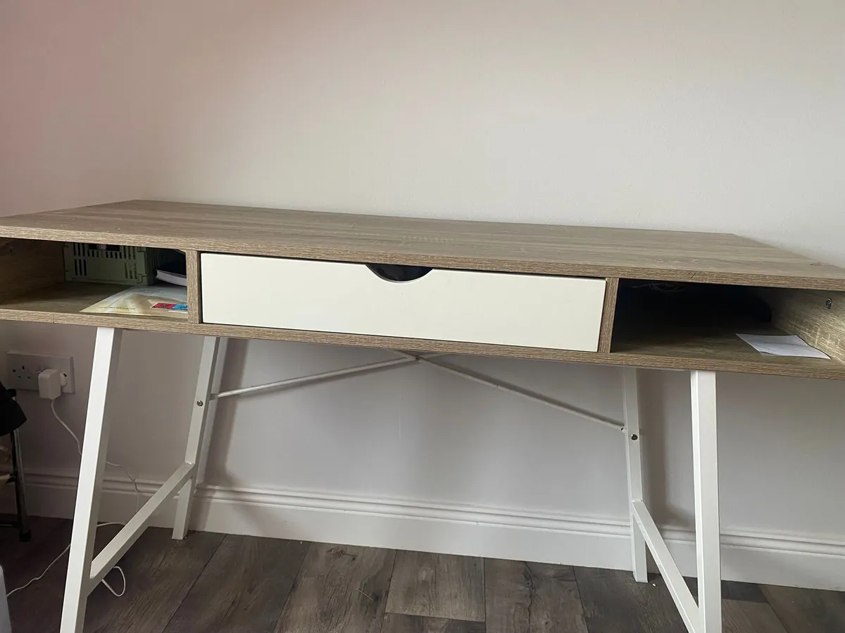 Desk - Image 4