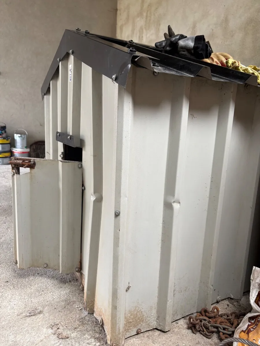 Dog house - Image 2