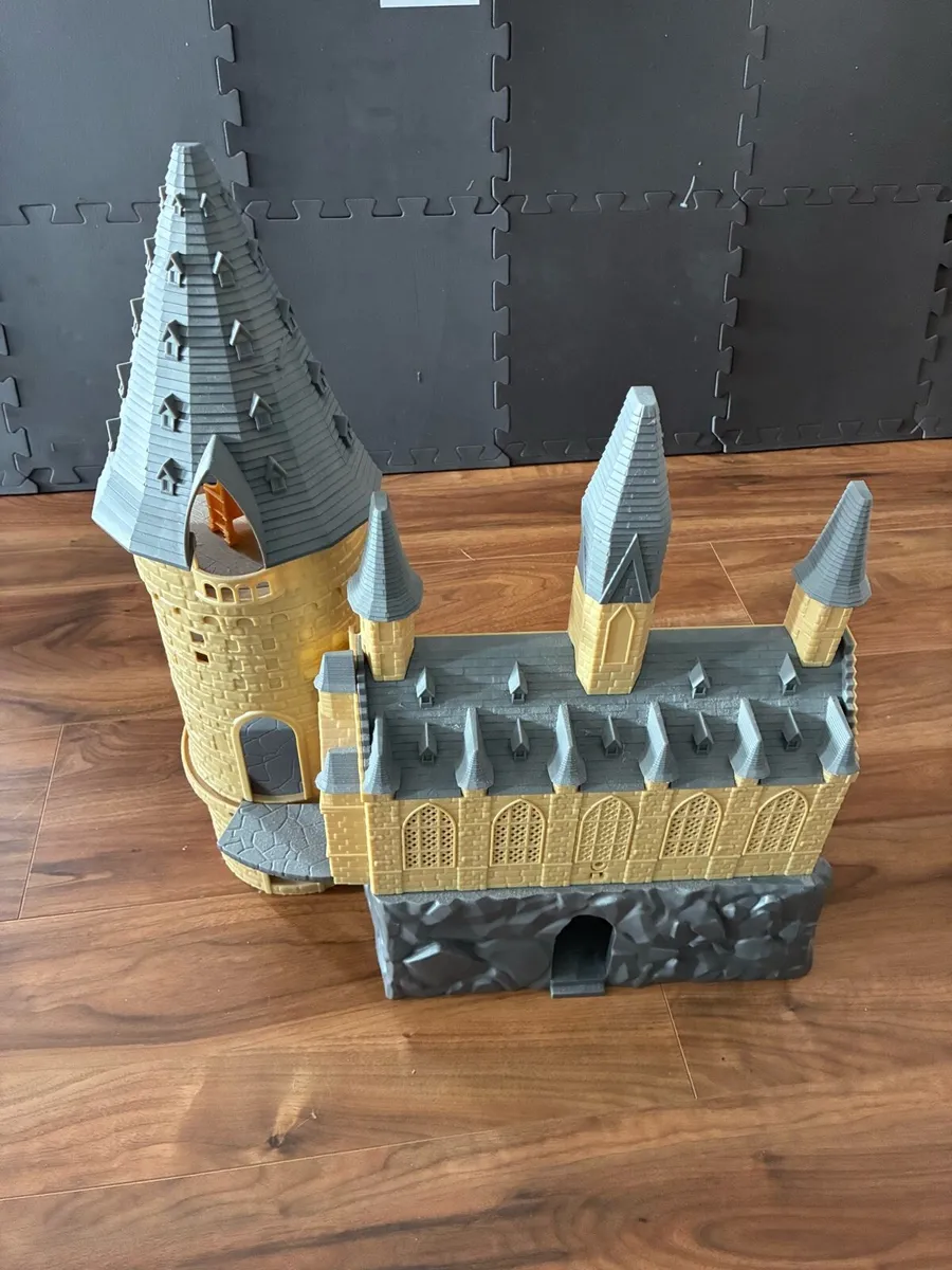 Happy Potter - Hogwarts Castle player - Image 1