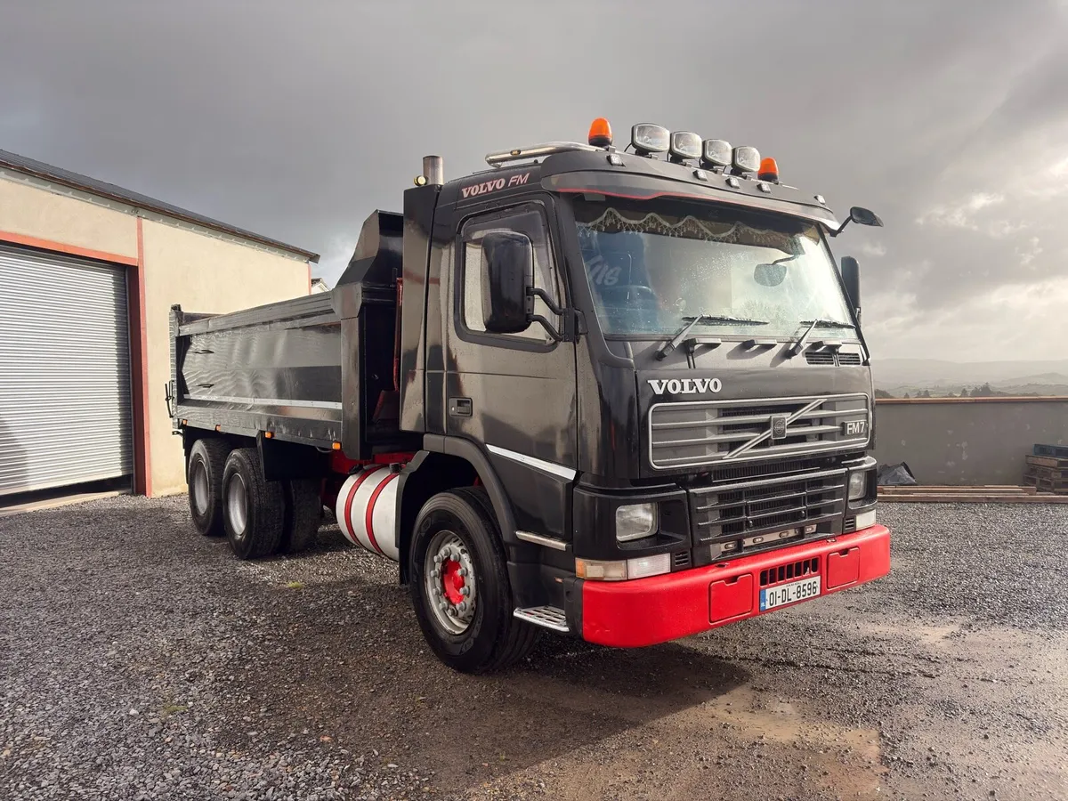 Volvo fm7 6x4 tipper - Image 2