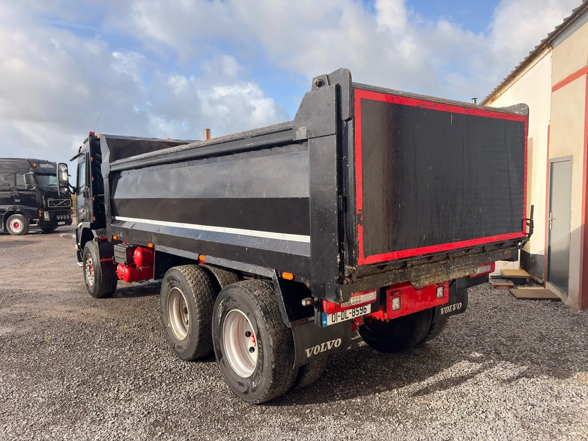 Volvo fm7 6x4 tipper - Image 3