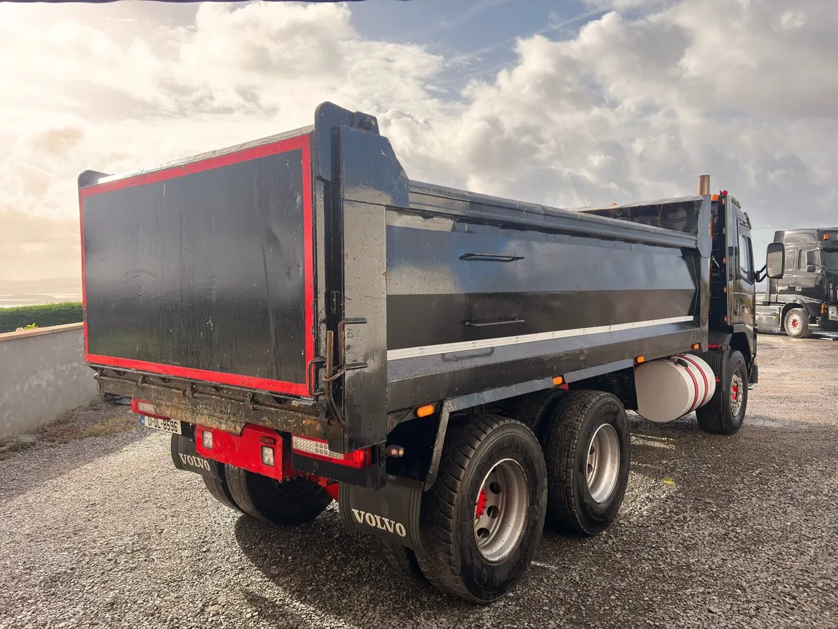 Volvo fm7 6x4 tipper - Image 4