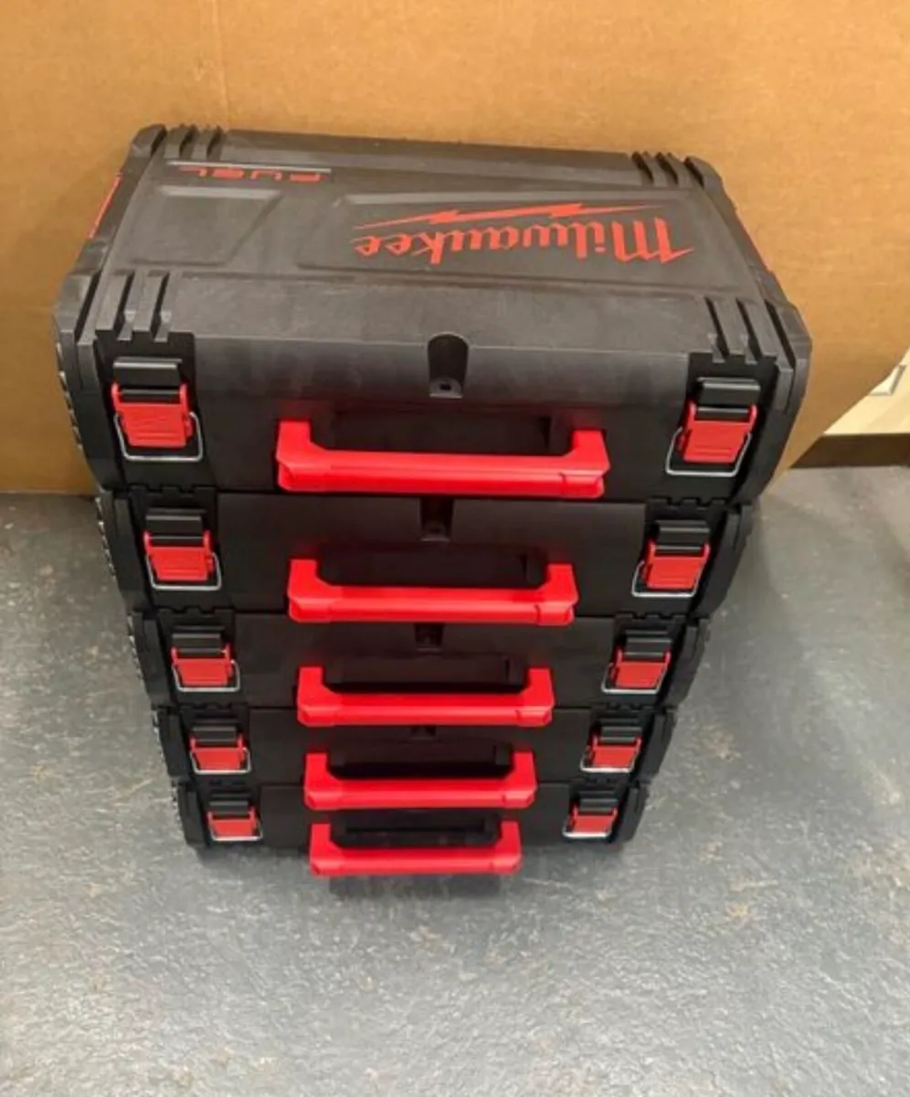 Milwaukee fuel stackable boxes x5