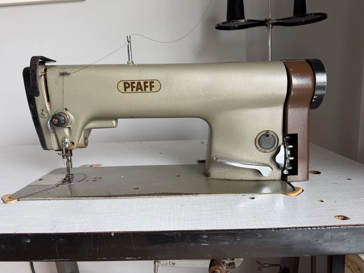 Pfaff industrial vintage  sewing machine - Image 2