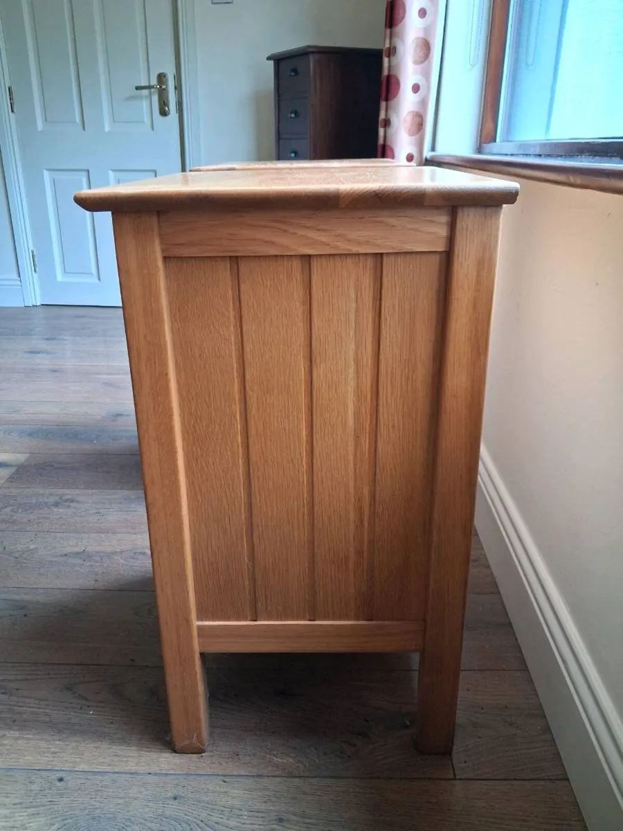 Pair of solid wood bedside lockers - Image 2