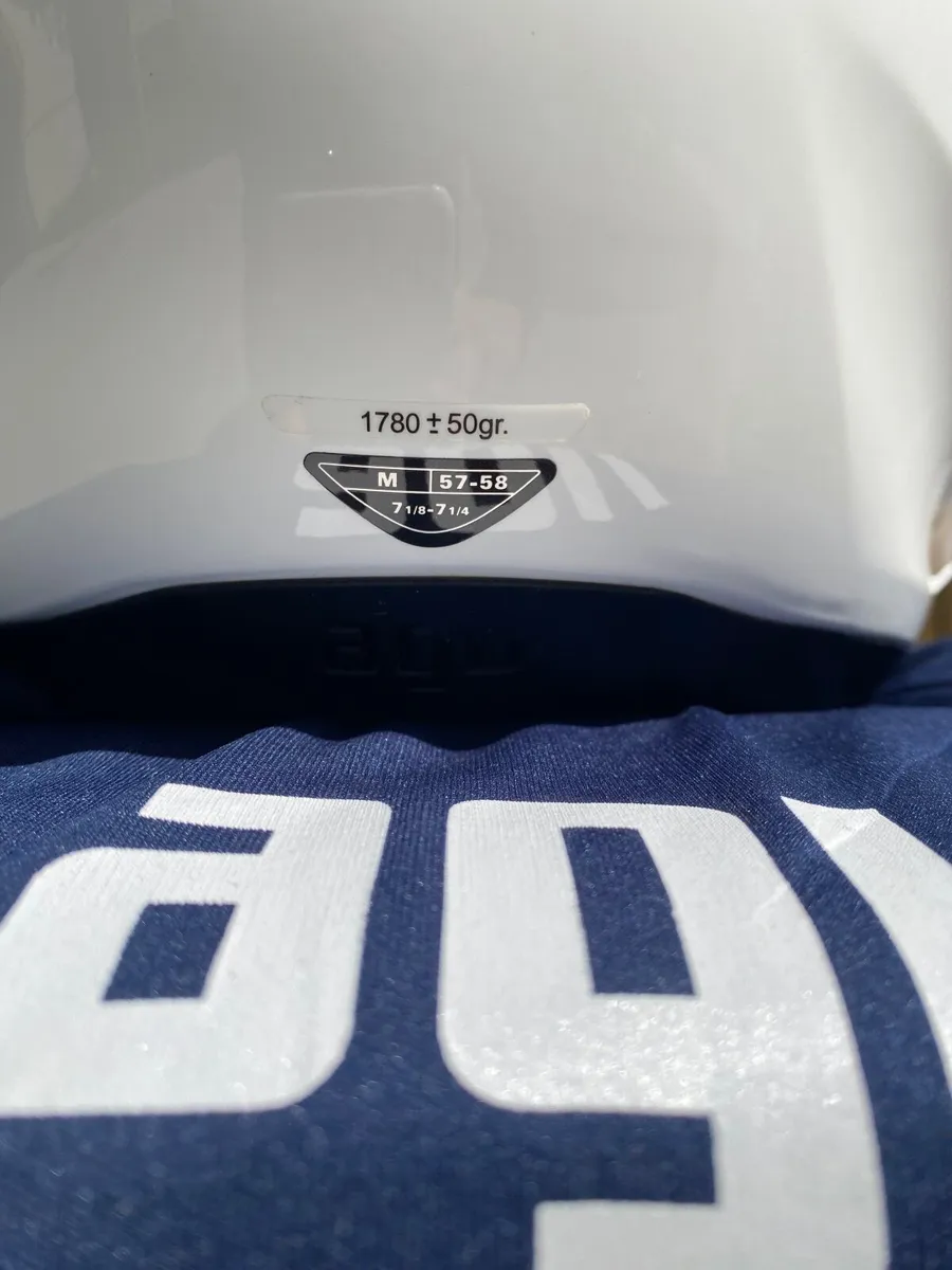 Motorcycle helmet - Image 2