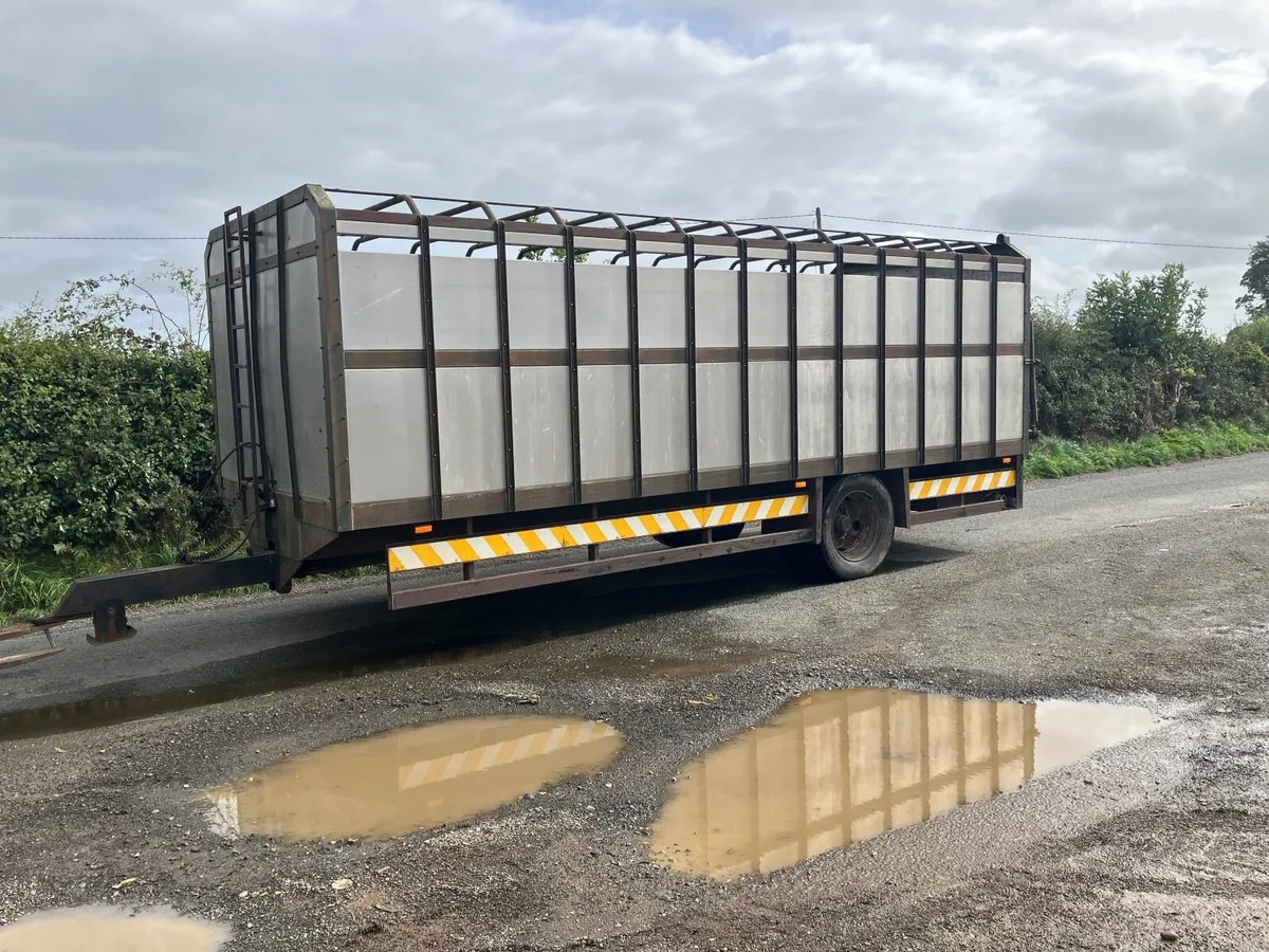 Cattle trailer - Image 1