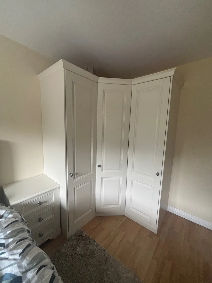 Corner wardrobe - Image 1