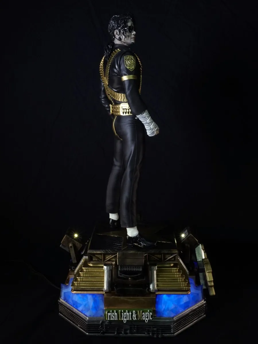 Michael Jackson statue realistic looking - Image 1