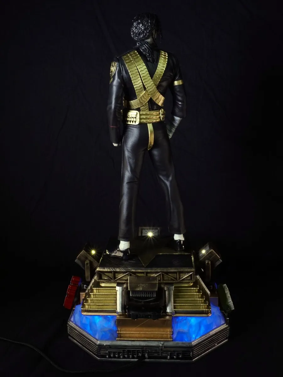 Michael Jackson statue realistic looking - Image 3
