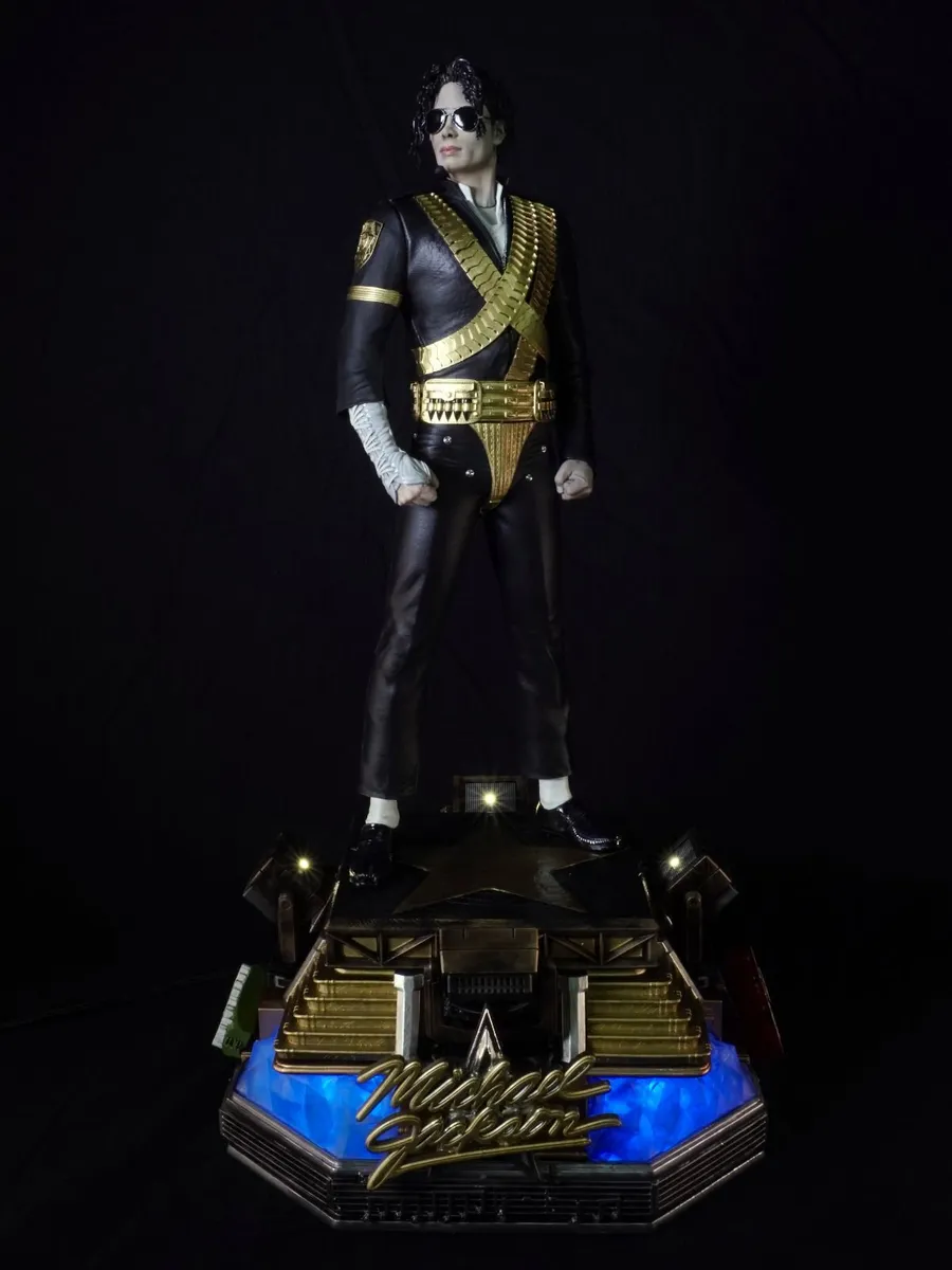 Michael Jackson statue realistic looking - Image 2