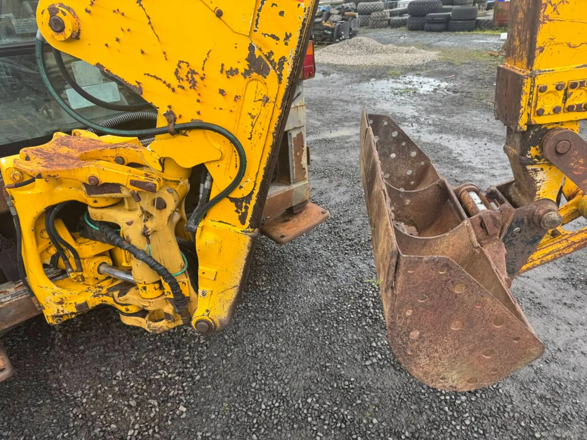 1995 MF 760 Industrial Backhoe - Image 4