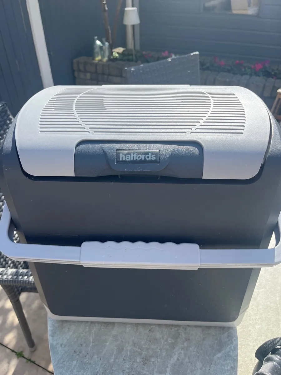 Halfords electric Cooler box - Image 1