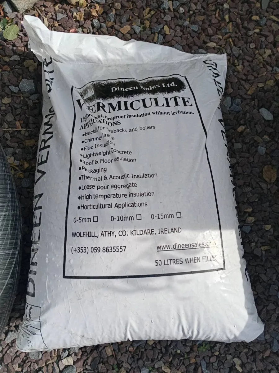 6 bags of vermiculite - Image 1
