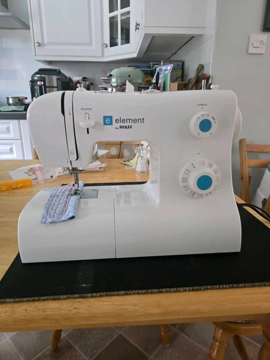 Pfaff sewing machine - Image 1