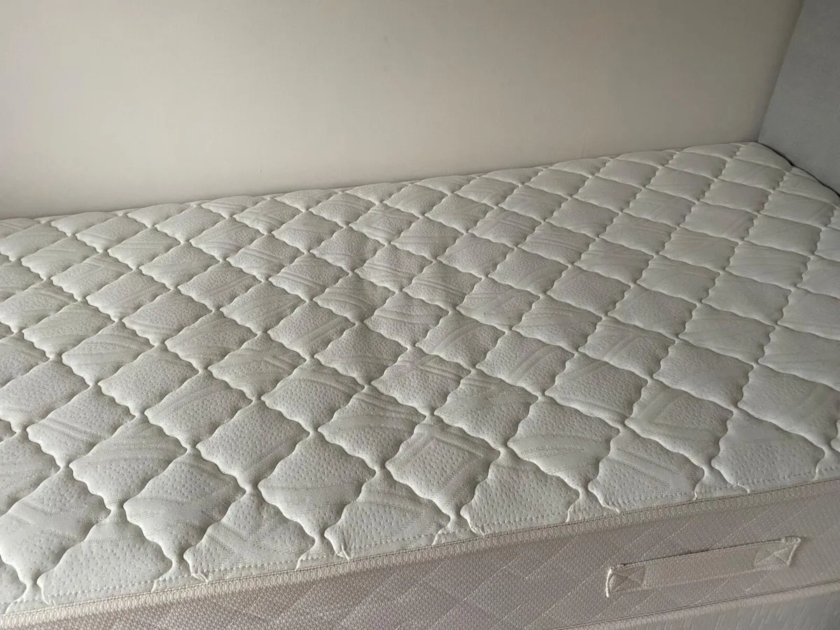 Bed - Image 3