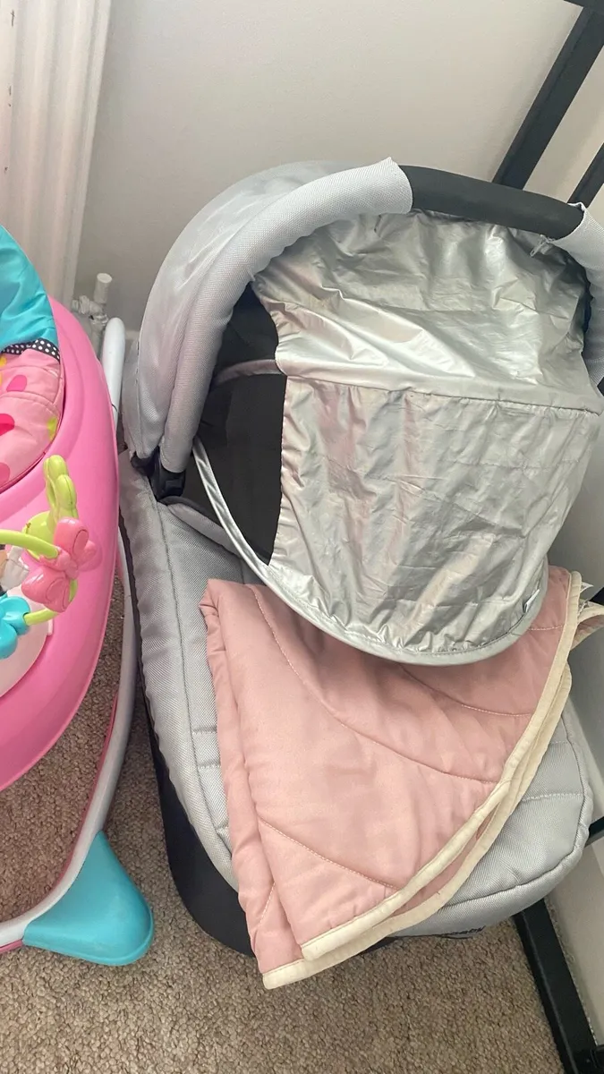 Baby stuff very clean and beautiful and great 0-9 - Image 3