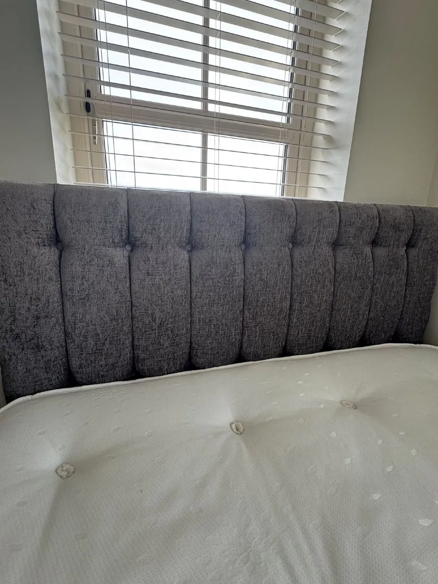 Bed and mattress - Image 3
