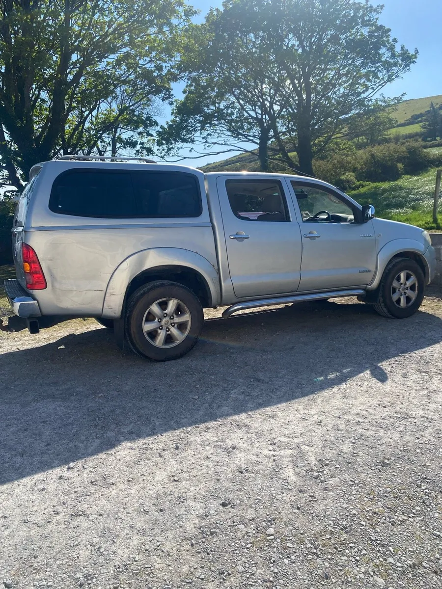 2010 Toyota Hilux Invincible - Image 2