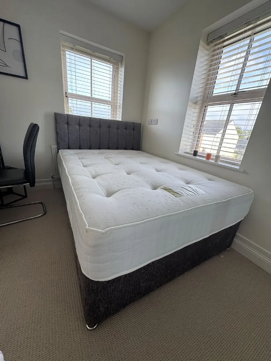 Bed and mattress - Image 4
