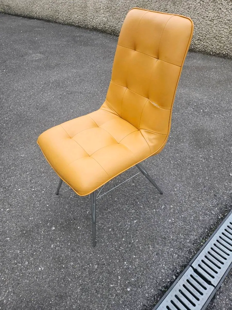 4 KITCHEN CHAIRS - Image 1