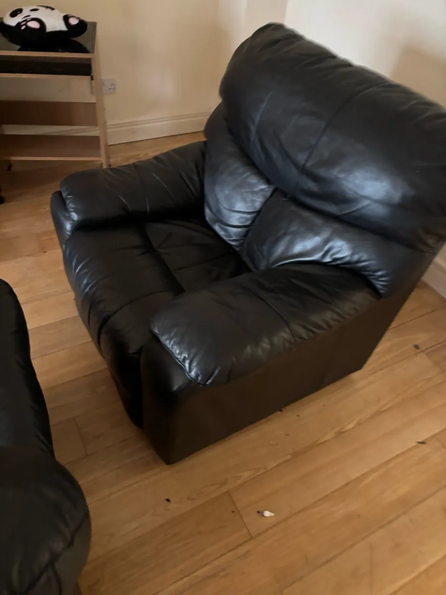 Couches - Image 4