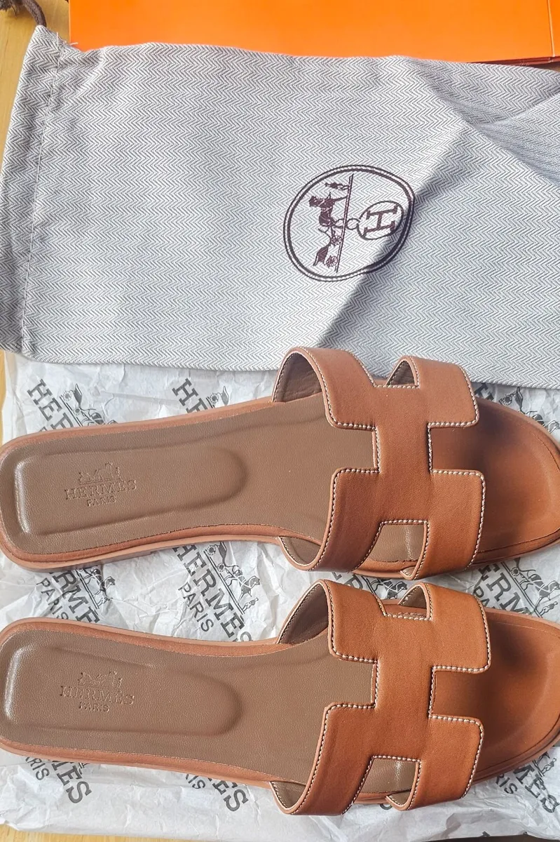 Ladies brown sandals size 6. - Image 3