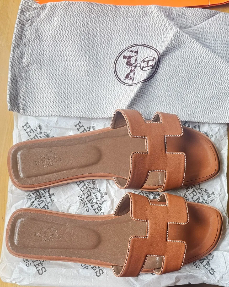 Ladies brown sandals size 6. - Image 4