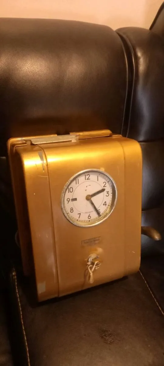 Antique HEAVY Industrial card clock-in Machine - Image 1