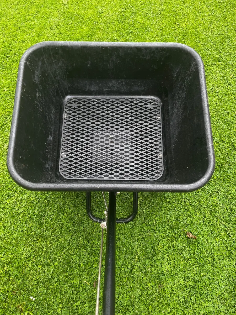 Fertiliser/Grass seed Spreader - Image 1