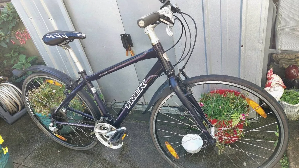 Trek 7.2 FX Trekking Bike - Image 1
