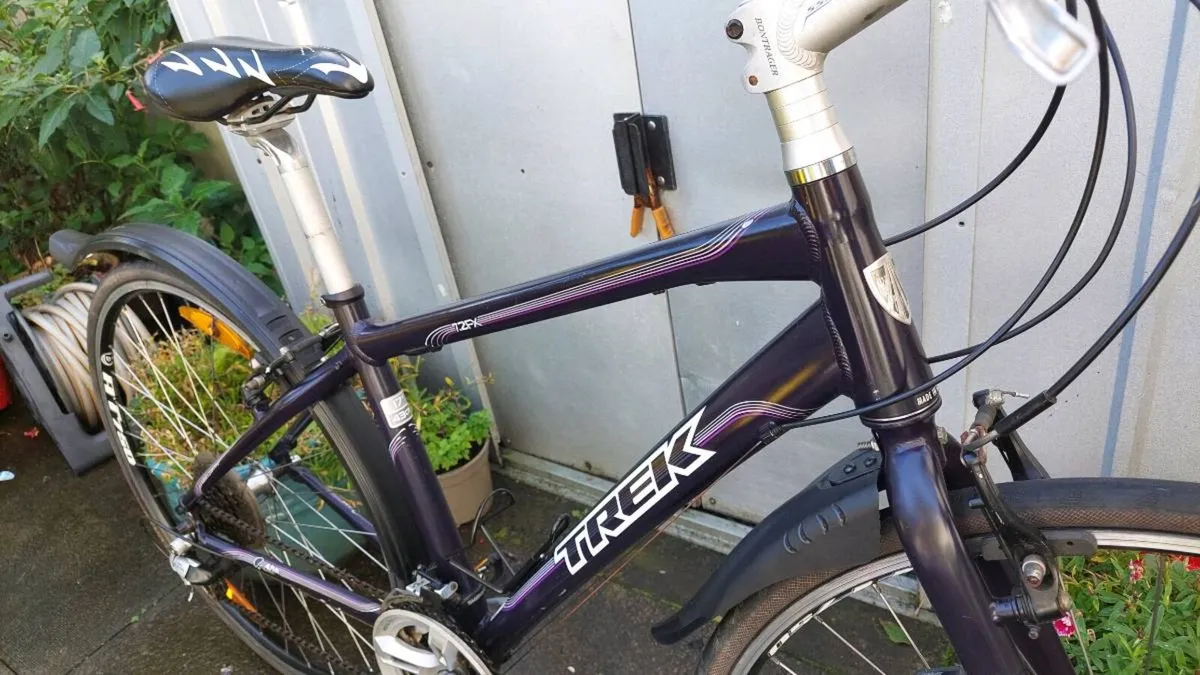 Trek 7.2 FX Trekking Bike - Image 3