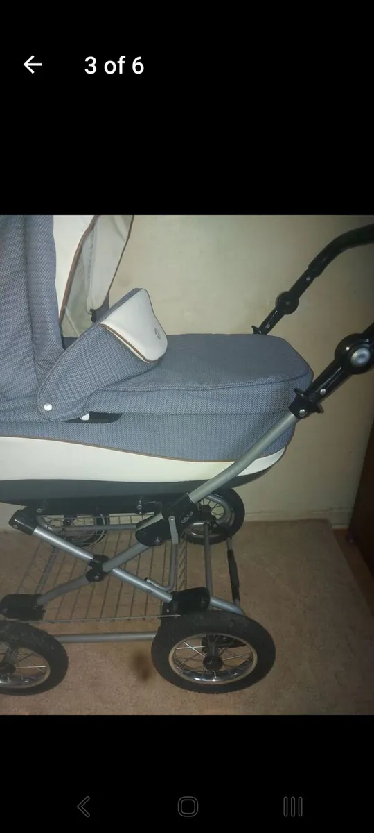 Roan vintage pram - Image 3