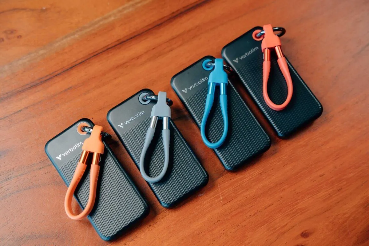 Pocket SSD with cable as keyring, 1TB, new! - Image 2