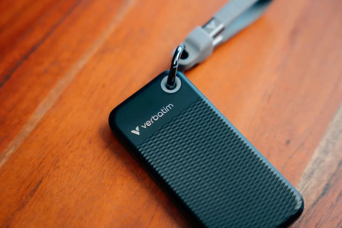 Pocket SSD with cable as keyring, 1TB, new! - Image 1