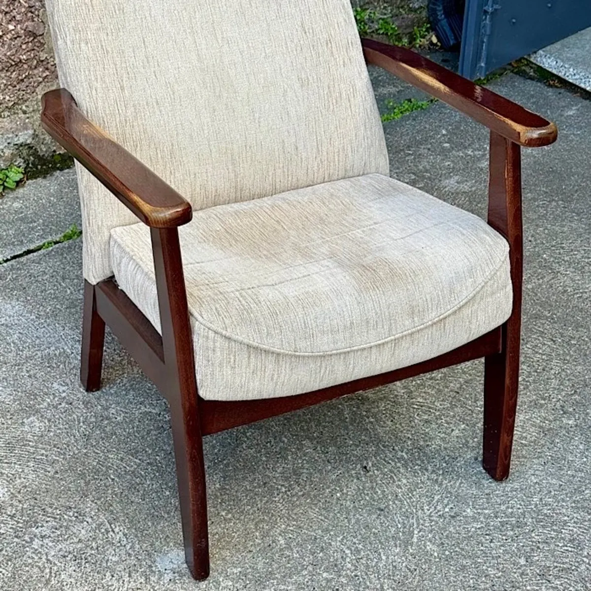 Vintage style fireside armchair - Image 3