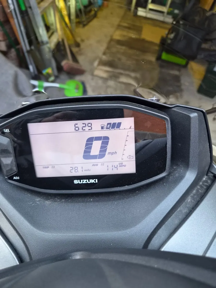 Suzuki Burgman 125ex - Image 1