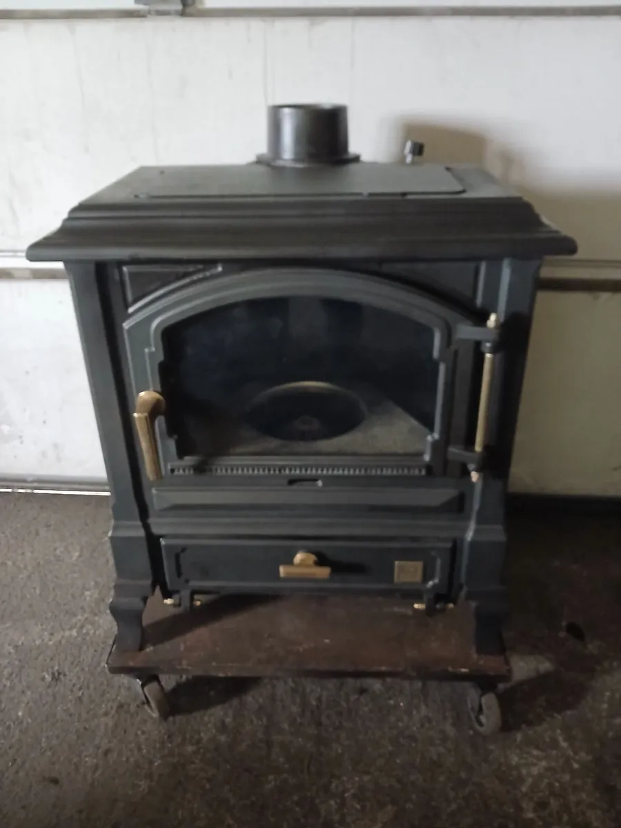 Nestor Martin 9kw oil stove - Image 1