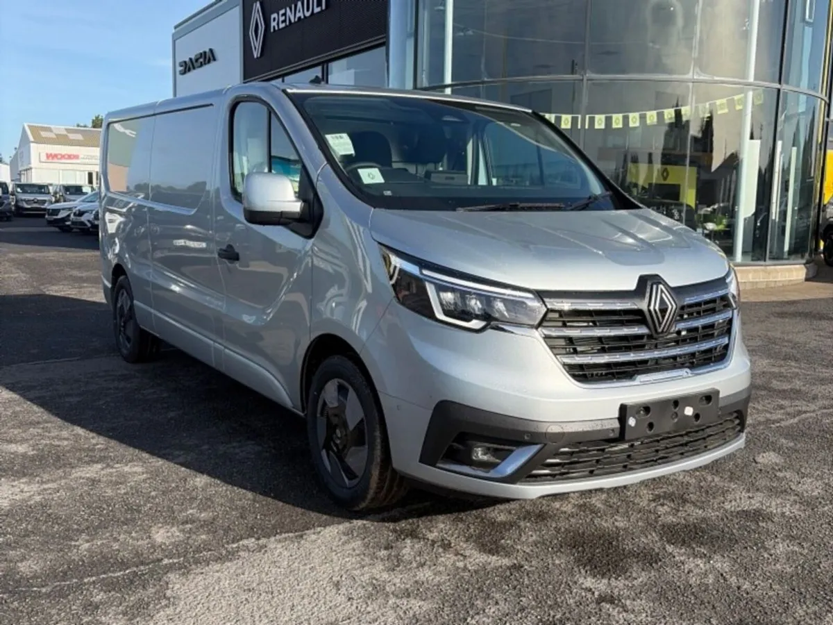 Renault Trafic LWB ES AUTO SILVER OPTIONS - Image 1