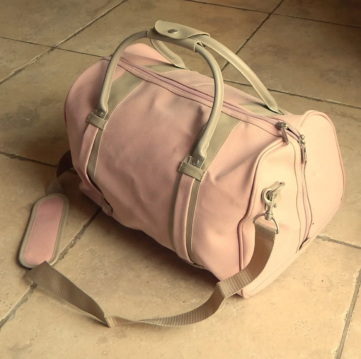 Antler brand Ladies Travel Bag - Image 2
