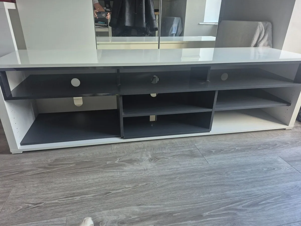 TV/Entertainment Unit - Image 4