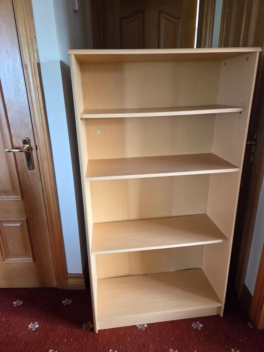 Sturdy bookcase - Image 1