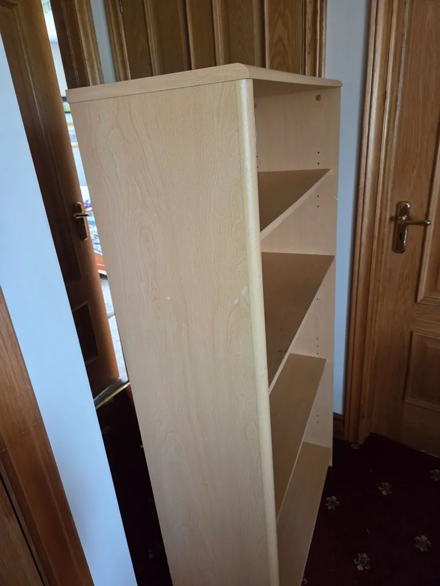 Sturdy bookcase - Image 2