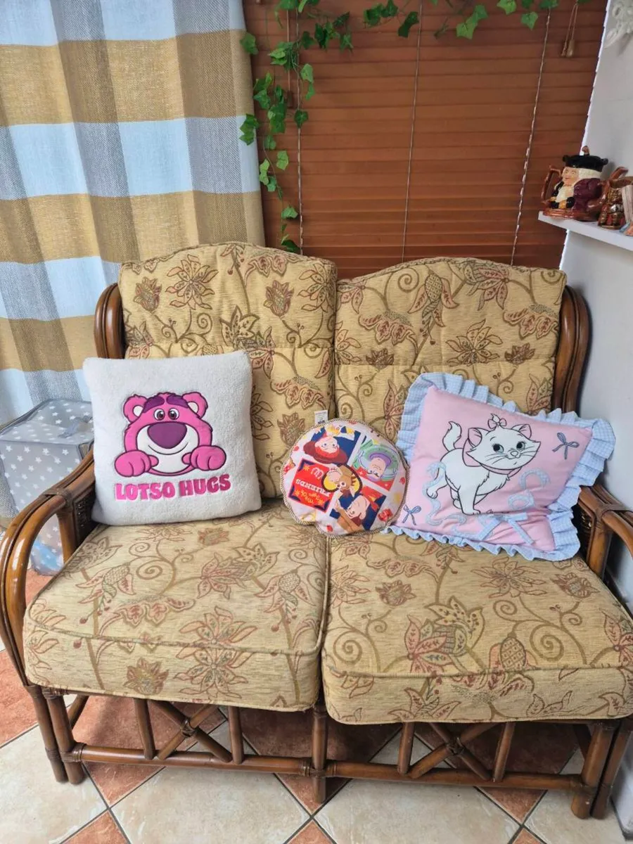 Couch - Image 2