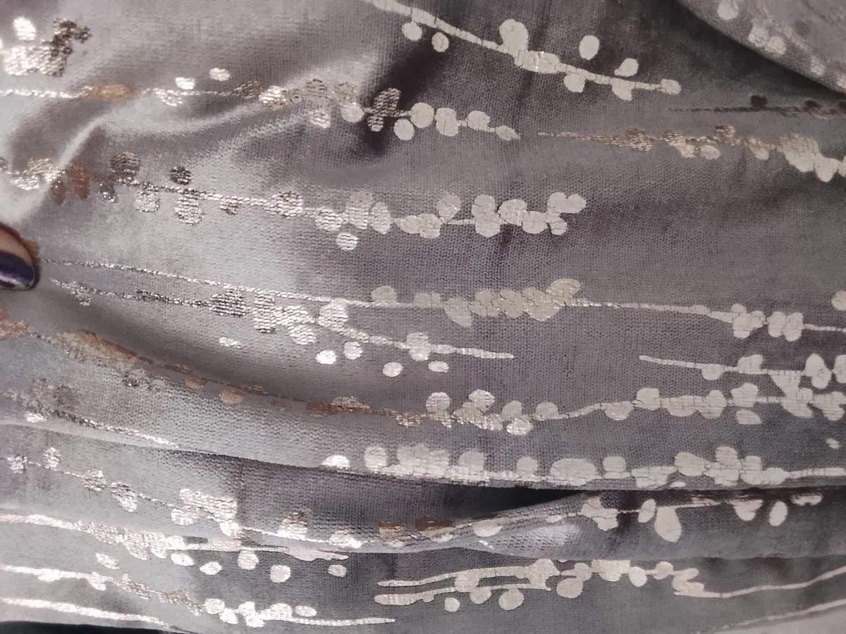 Long gold velvet curtains with gold designs - Image 2